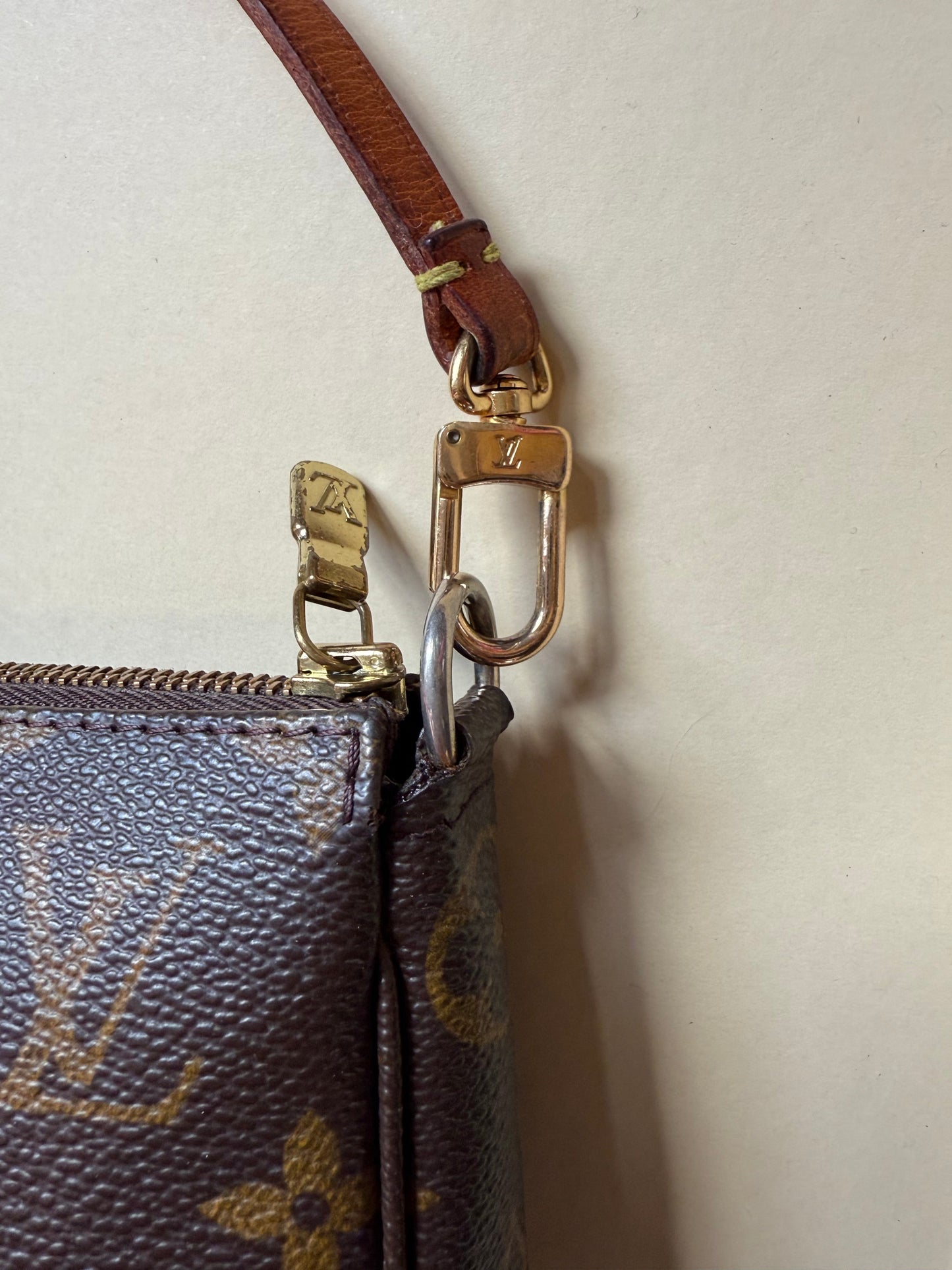 Vintage Louis Vuitton Monogram Pochette Accessoires